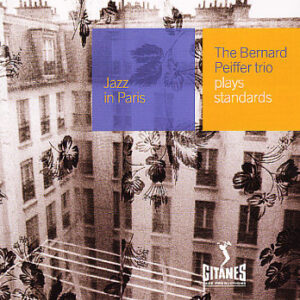 PLAYS STANDARDS (CD)